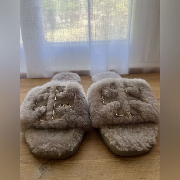 New Tory Burch Double T Shearling Slide Sandal Gray Heron/Gold Size 7.5 - Picture 2 of 11